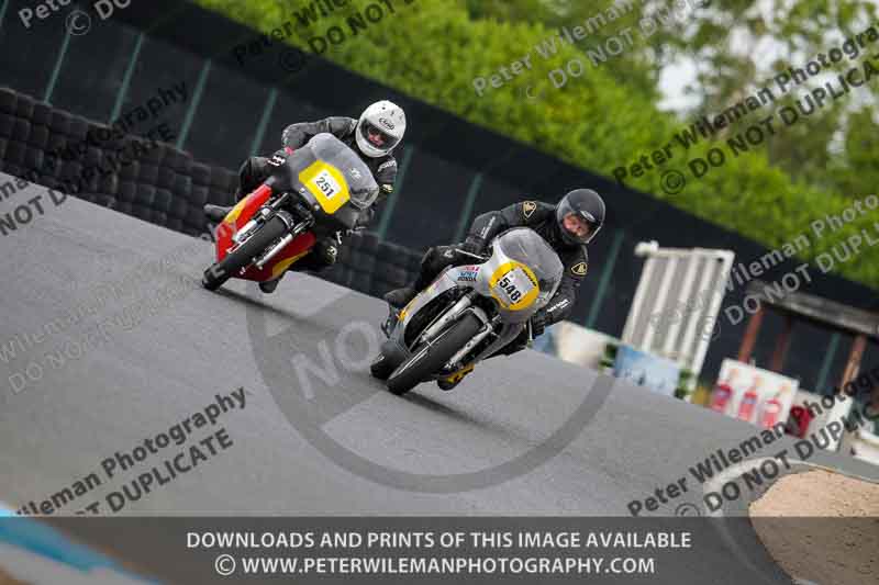 Vintage motorcycle club;eventdigitalimages;mallory park;mallory park trackday photographs;no limits trackdays;peter wileman photography;trackday digital images;trackday photos;vmcc festival 1000 bikes photographs